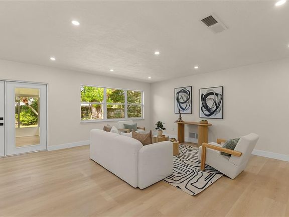 4th image of 726 FOREST GLEN COURT