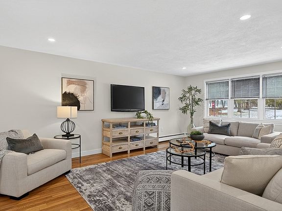 4th image of 1 Vaillencourt Dr