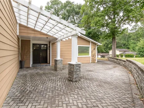 1050 Terramont Dr, Roswell, GA 30076