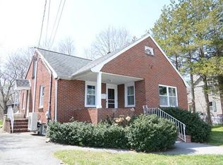 17 Pickering St, Woburn, MA 01801