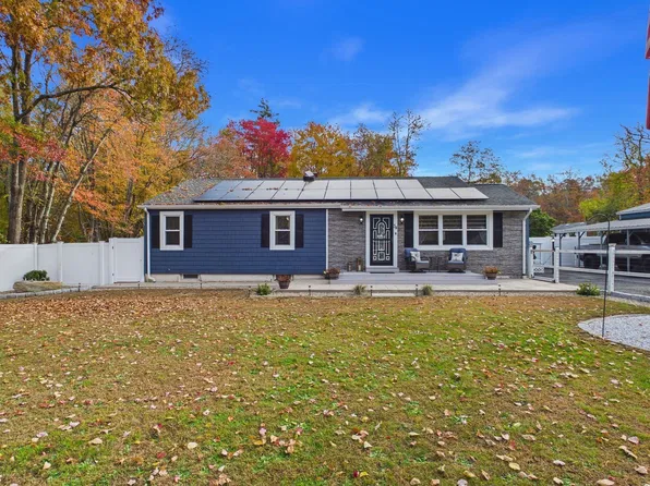34 Middleboro Rd, East Freetown, MA 02717