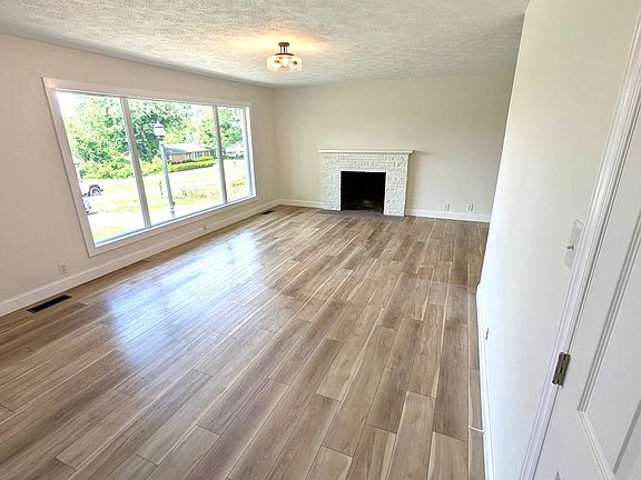 5th image of 111 Brumley Cir