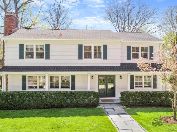 72 Lockwood Rd, Riverside, CT 06878
