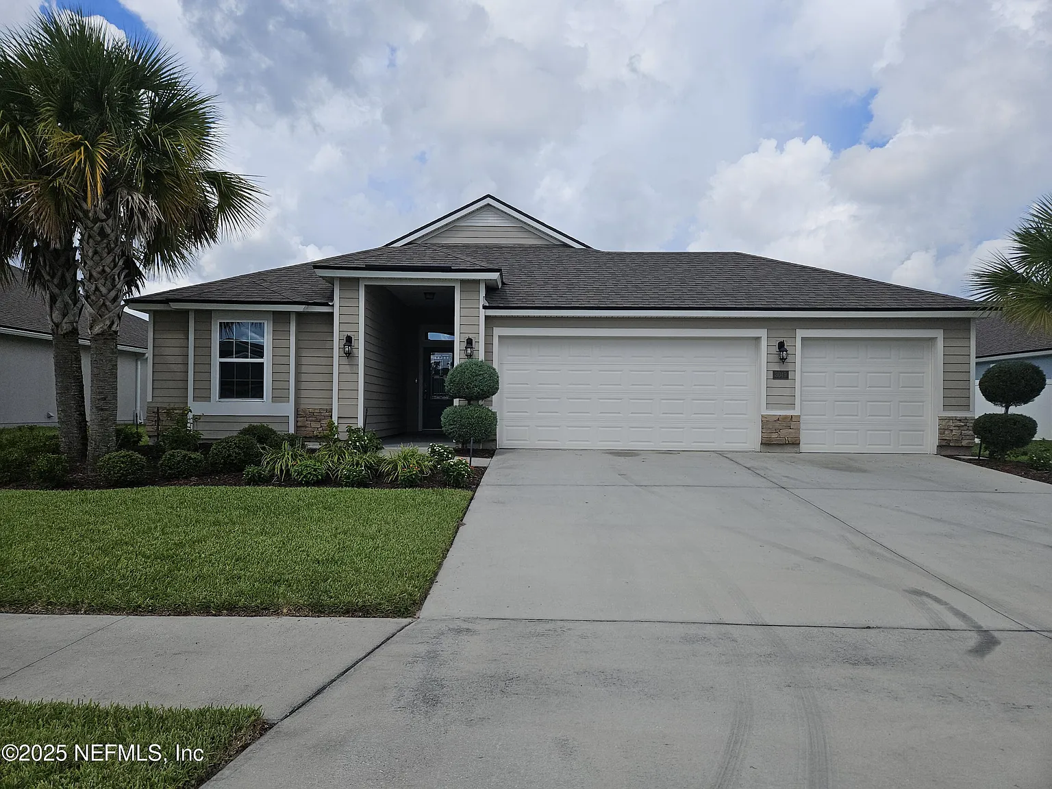3 bed, 2.0 bath, 1986 sqft, $2,300 — Photo 1