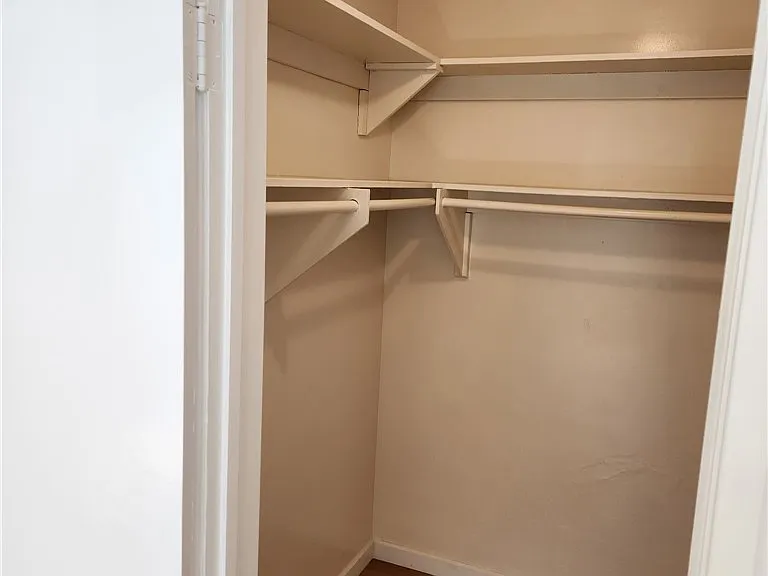 1525 E 2nd St #6 — Photo 27