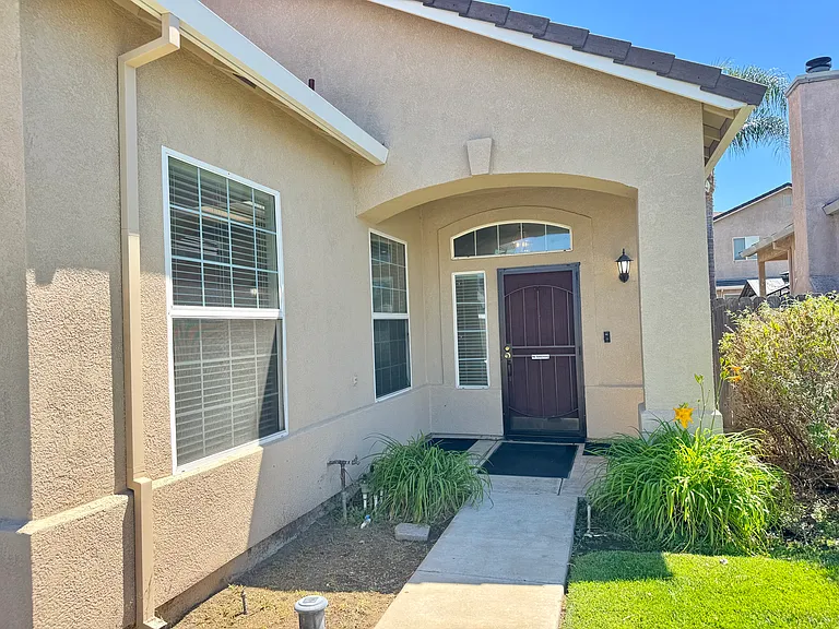 1398 Madelena Ln — Photo 4