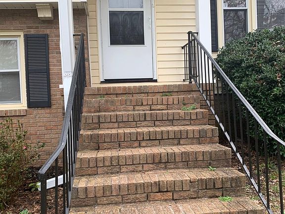 3rd image of 202 Seven Oaks Ln