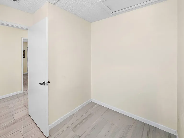 15011 Ashland Cir #23 — Photo 11
