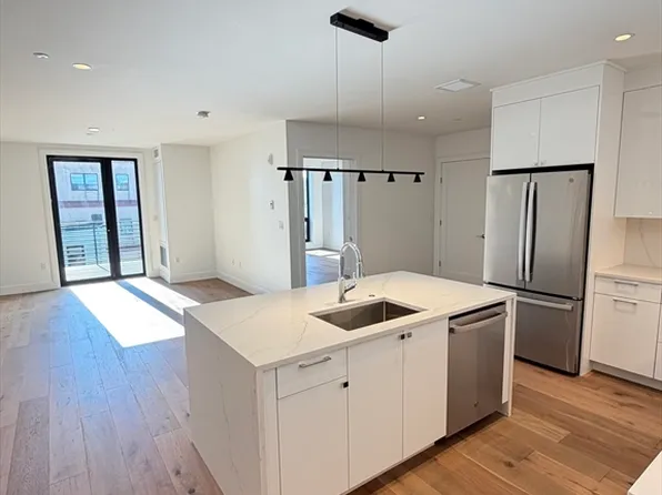 1121 Dorchester Ave #307, Dorchester, MA 02125