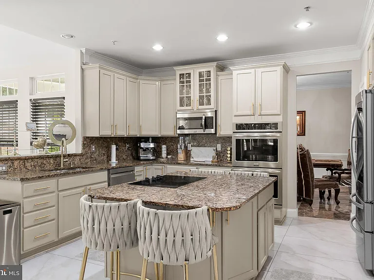 7202 Exbury Ct — Photo 12