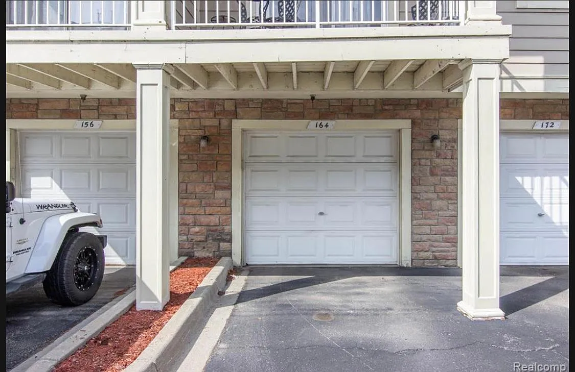 164 Park Green Dr — Photo 2