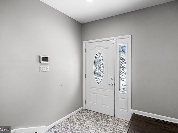 2nd image of 2211 New Albany Rd