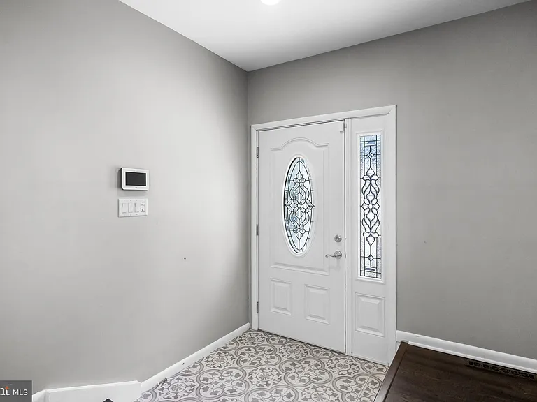 2211 New Albany Rd — Photo 2