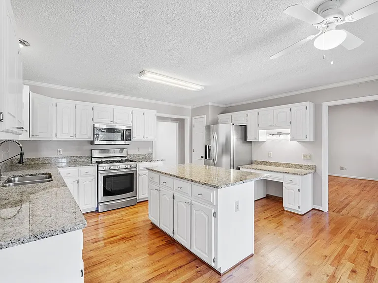22 Country Club Dr — Photo 11