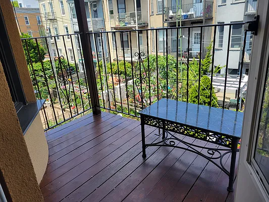 Rented by MCR Realty | media 14