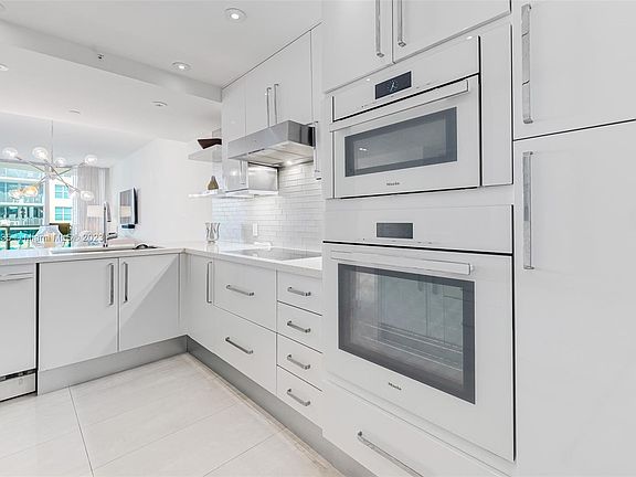 4th image of 1455 Ocean Dr APT 610