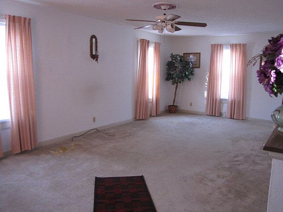 4th image of 440 Emerald Ave