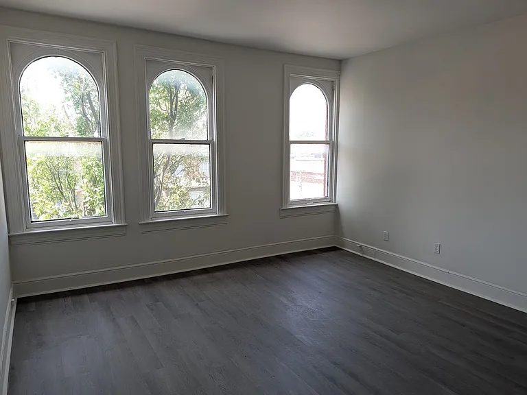 21-23 N Beaver St — Photo 6