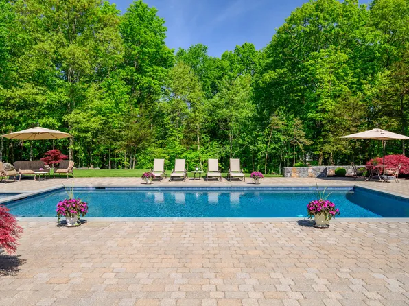 3 Sugar Maple Lane, New Fairfield, CT 06812