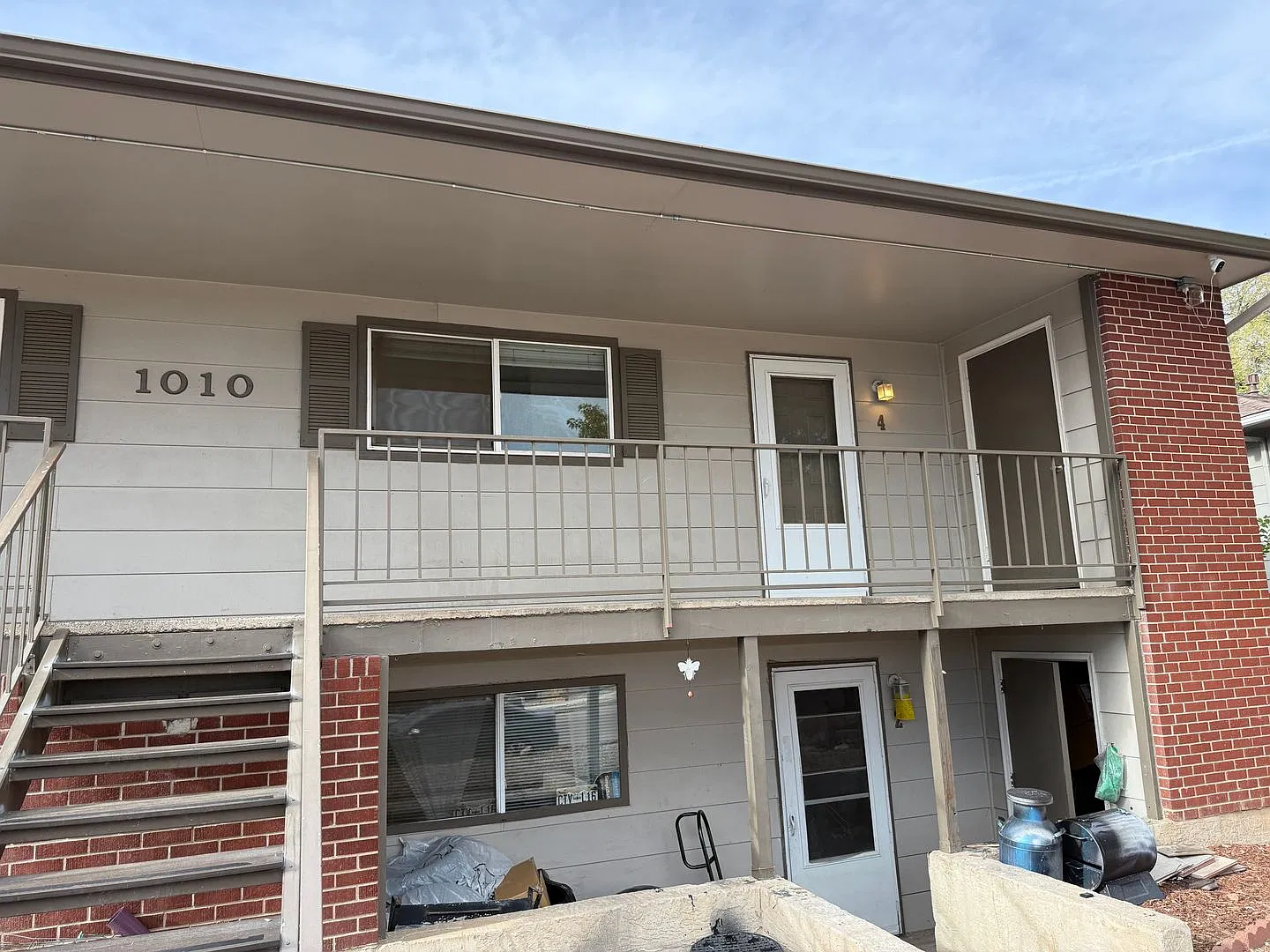 1010 Western — Photo 1