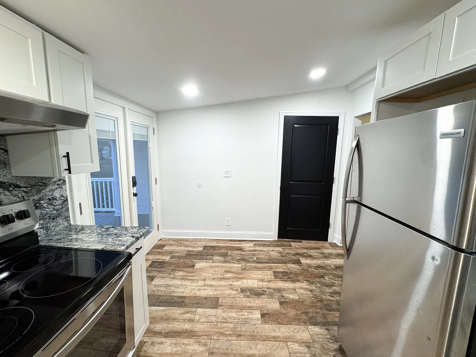 3 bed, 1.5 bath, 1200 sqft, $2,600 — Photo 2