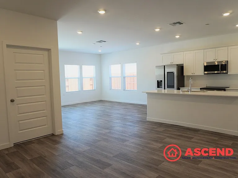 8206 Wandesford Dr — Photo 16