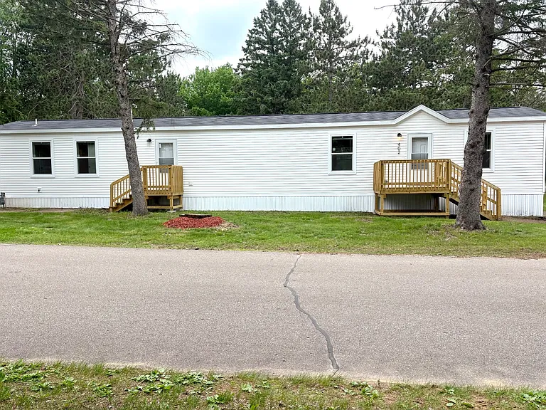 402 Lily Ln — Photo 1