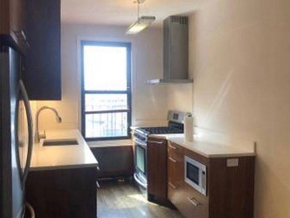 5th image of 13912 84th Dr APT 3J