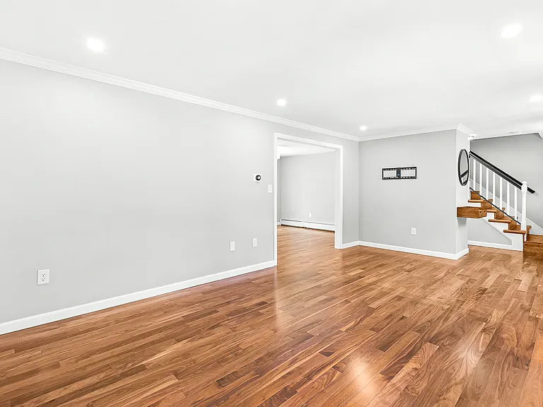 38 Idora Ave — Photo 5