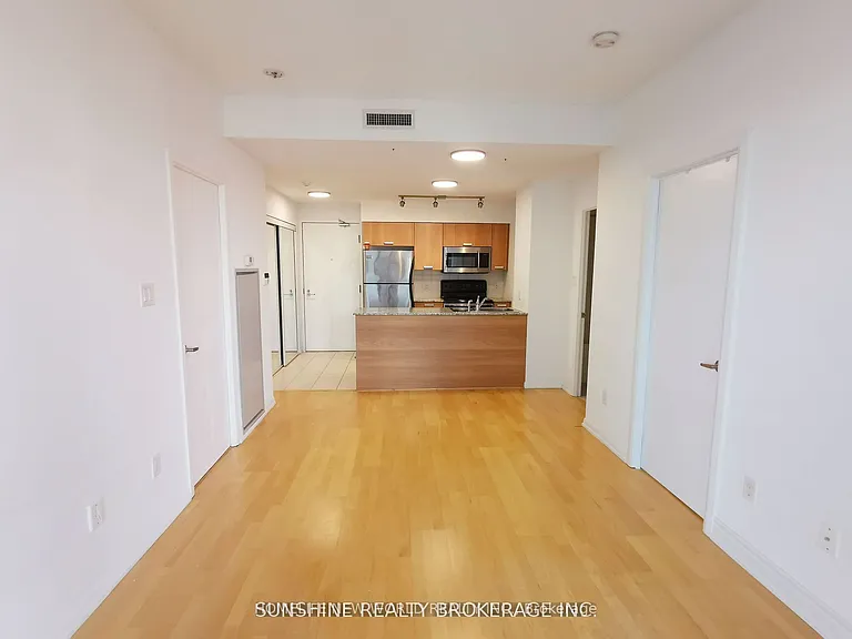 37 Grosvenor St #3308 — Photo 8