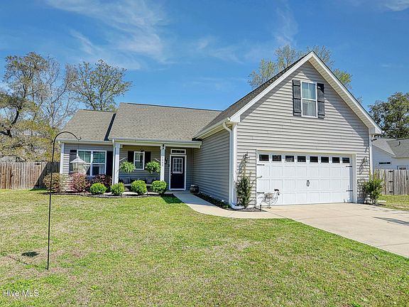 2nd image of 1393 Gracies Way NE