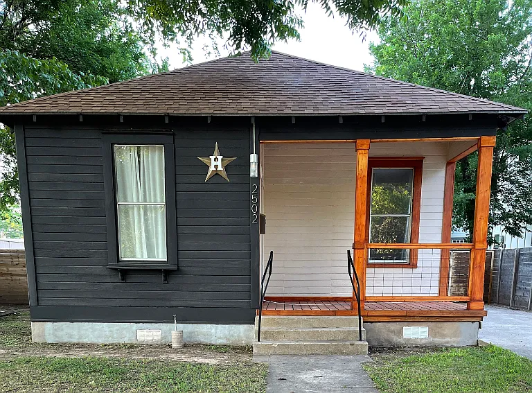 2502 Willow St — Photo 1