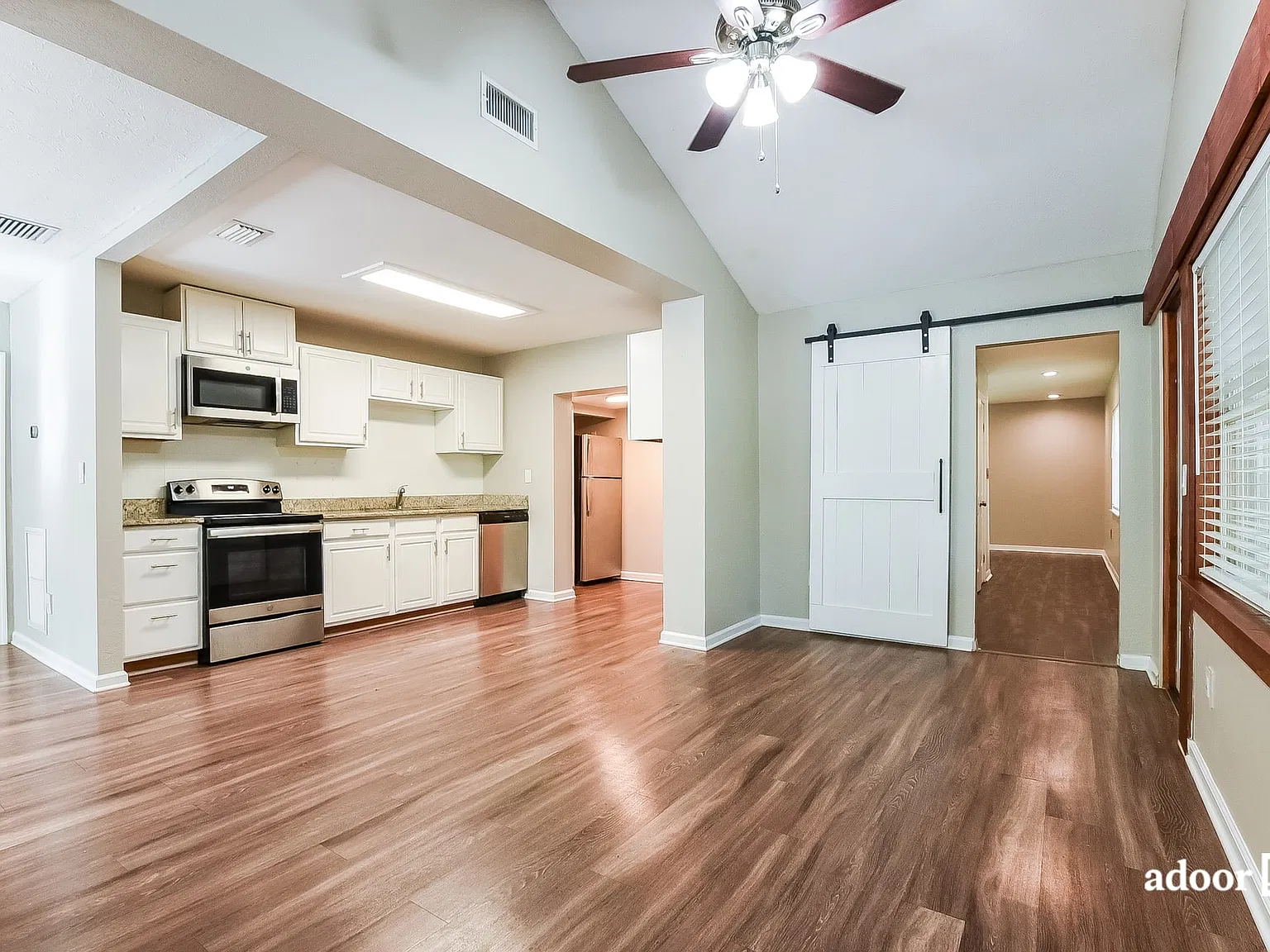 3 bed, 2.0 bath, 1411 sqft, $1,945 — Photo 3