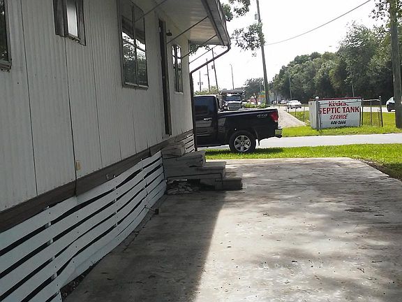 3rd image of 110 Twin Lakes Cir