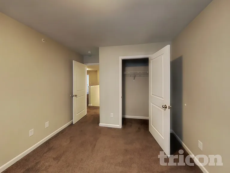 405 Riverwood Ct — Photo 10