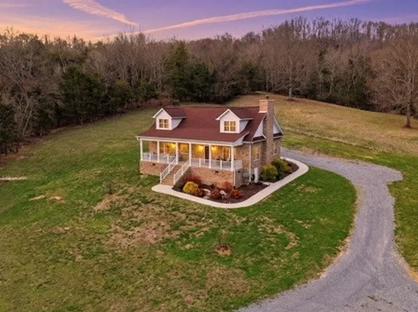 54 Thomas Rd, Fayetteville, TN 37334