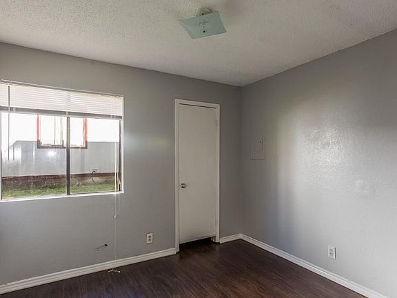 5th image of 408 Lake Creek Cir