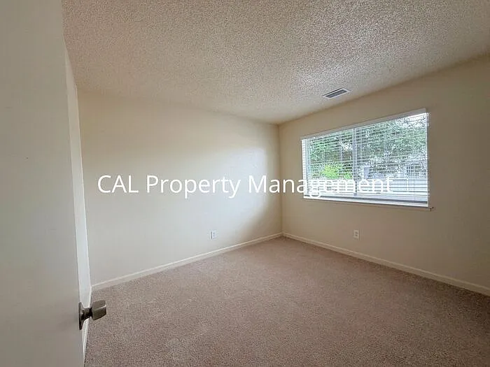 1823 Cherokee Dr — Photo 15