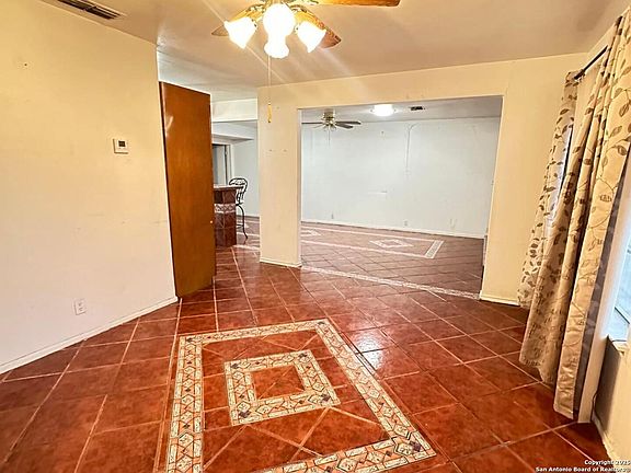 4th image of 4922 Hemphill