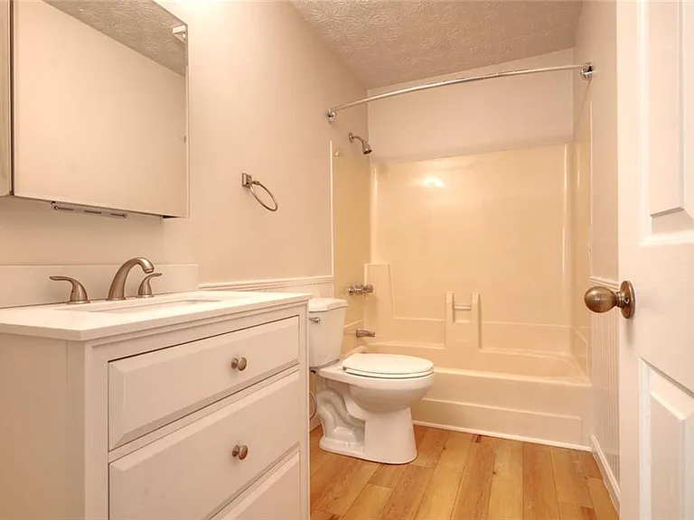 587 Wedgewood Dr — Photo 8