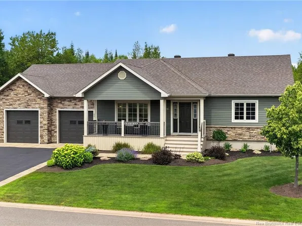 115 Royal Oaks Blvd, Moncton, NB E1H 2P7