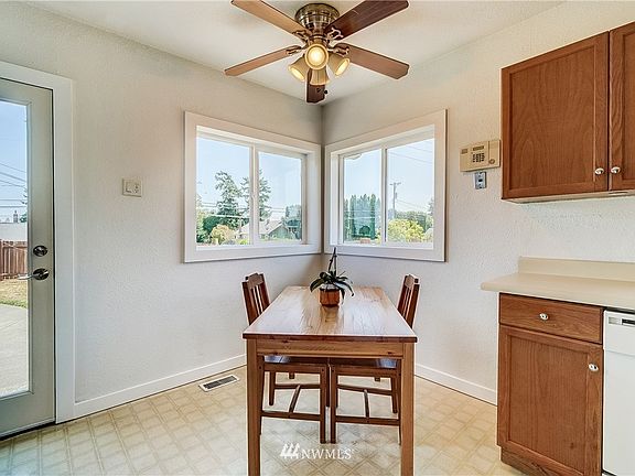 4th image of 3541 S Ainsworth Ave