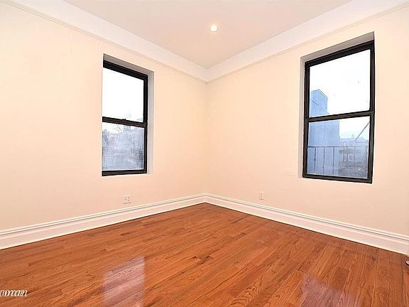 5th image of 3086 32nd St APT 22