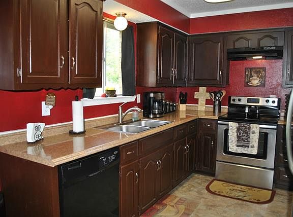 5th image of 2221 Village Crest Dr