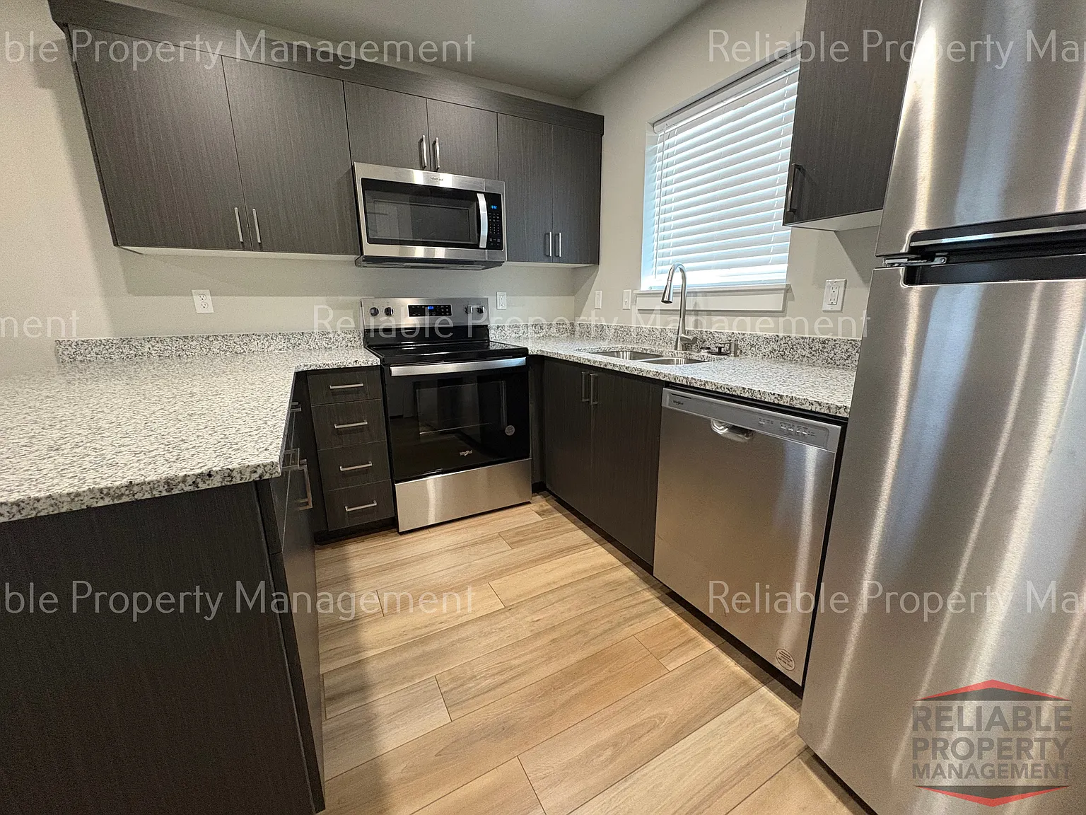 2 bed, 1.5 bath, 923 sqft, $1,295 — Photo 3