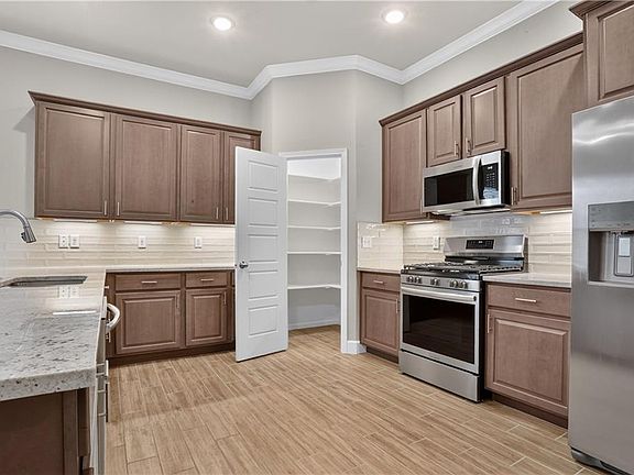 3rd image of 7557 McCormick Dr