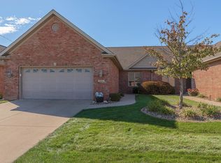 1811 Dunraven Rd, Bloomington, IL 61704