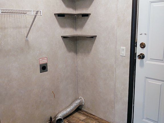 3rd image of 6457 Hickory Ln
