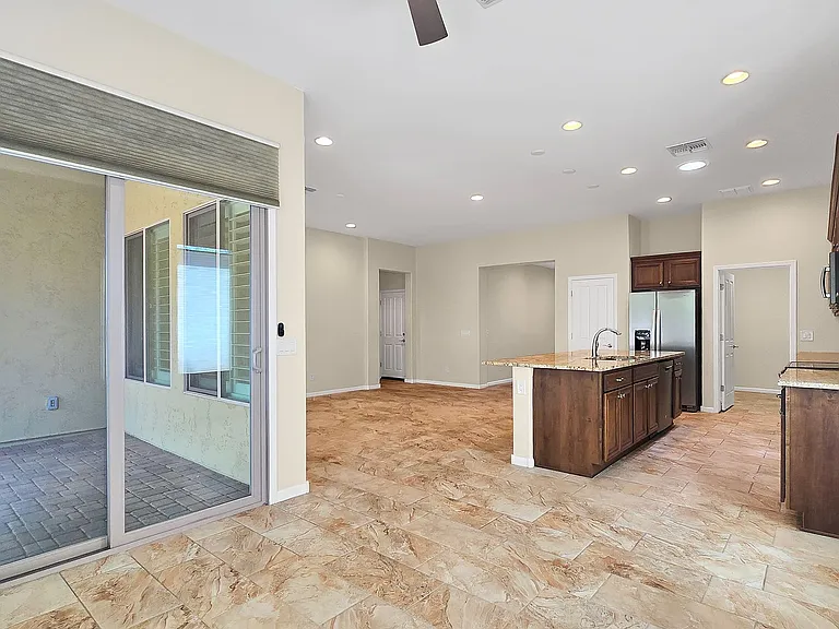 16374 W Amelia Dr — Photo 9
