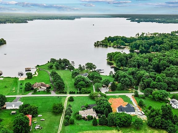 3rd image of 313 Bear Castle Dr